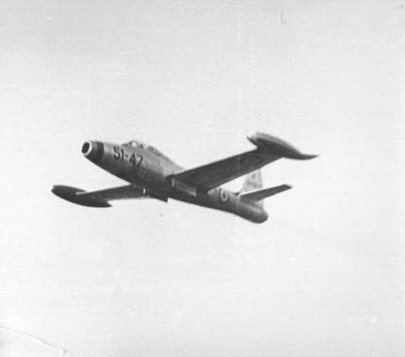 Ancora un F84, in decollo
