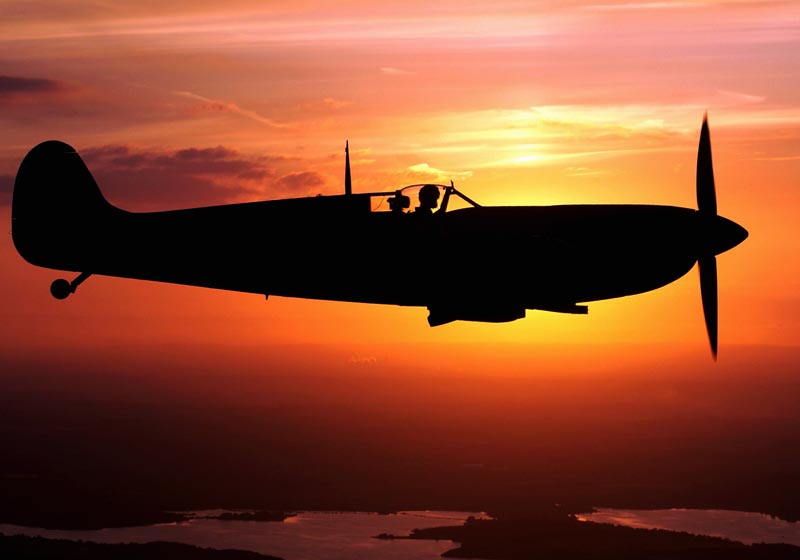 Spitfire al tramonto