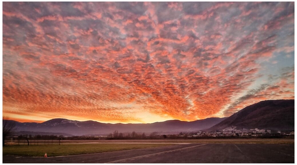 Tappetino per bagno Paesaggio di fantasia con le isole galleggianti nel  cielo, pittura digitale 